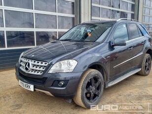 кросоувър Mercedes-Benz ML300