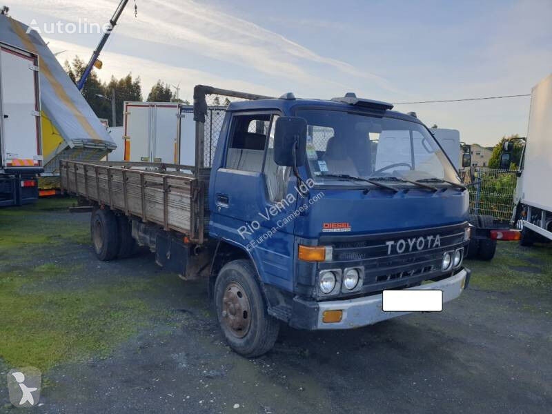 бордови камион Toyota Dyna