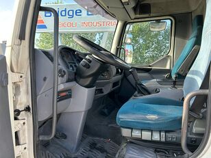 продажба на камион магазин DAF 45.150 motrice con sponda caricatrice изображение 3 камион магазин DAF 45.150 motrice con sponda caricatrice изображение 3